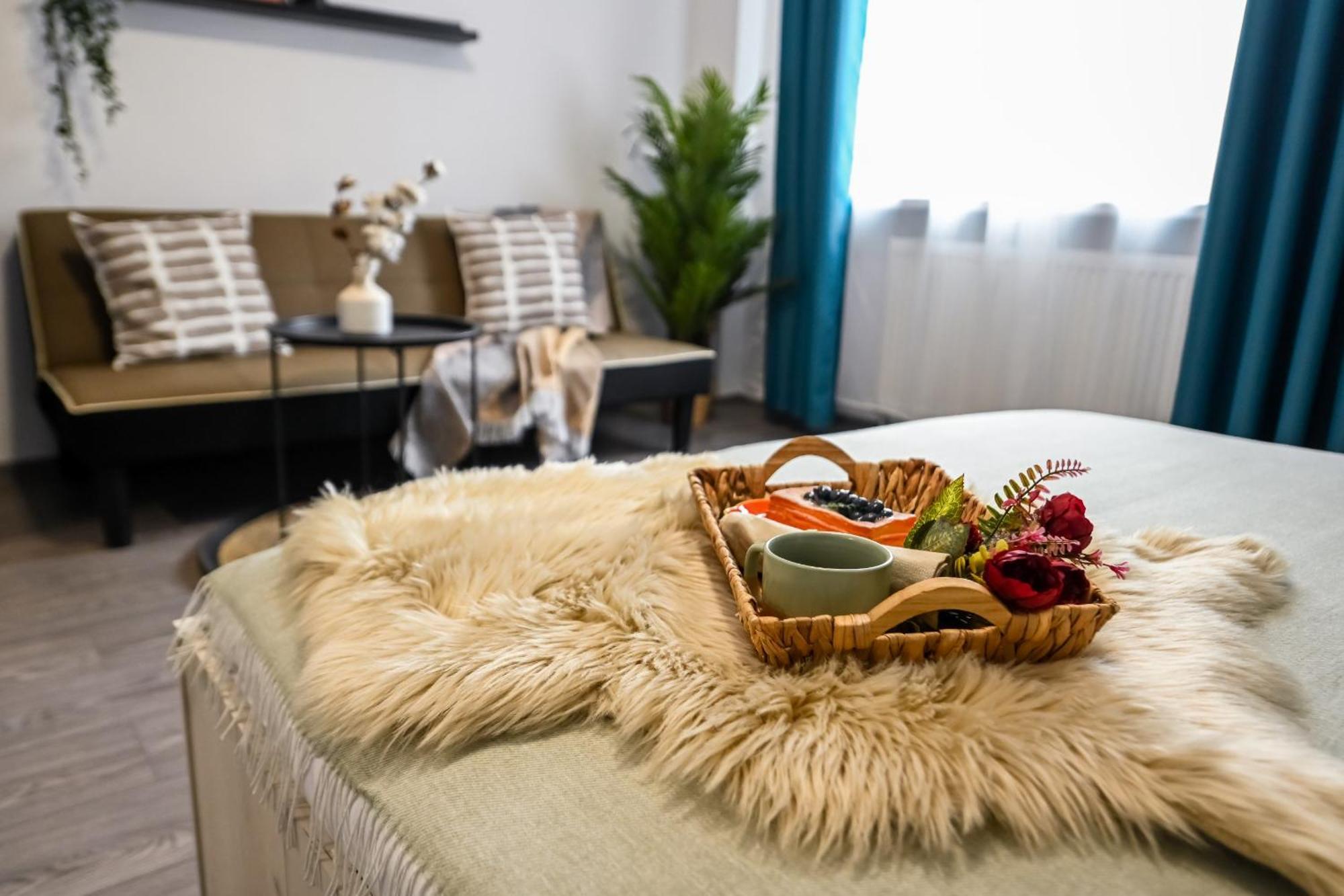 Old Town Charm - Modern & Comfortable Accommodation In The Heart Of The City Boekarest Buitenkant foto