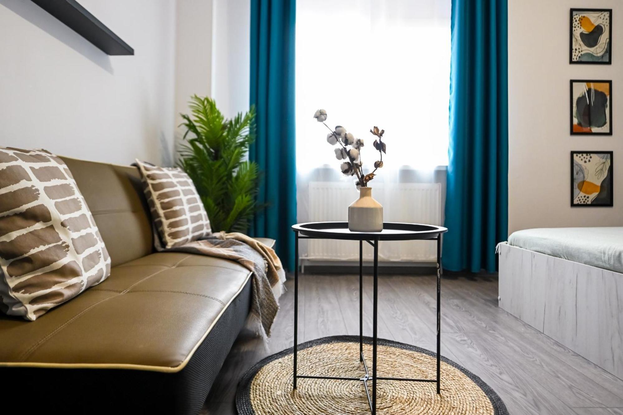 Old Town Charm - Modern & Comfortable Accommodation In The Heart Of The City Boekarest Buitenkant foto