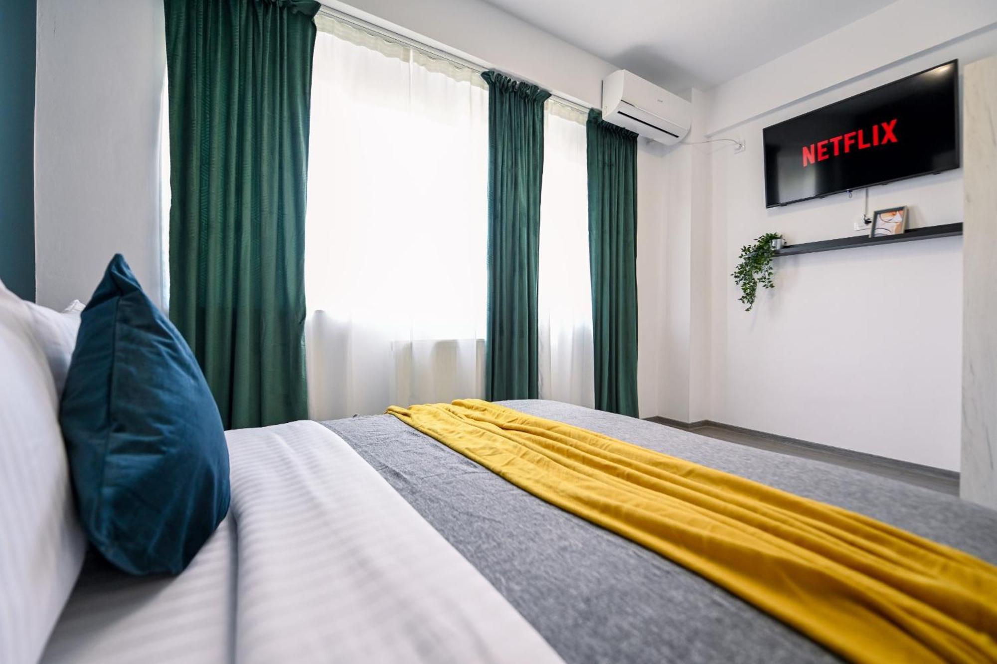Old Town Charm - Modern & Comfortable Accommodation In The Heart Of The City Boekarest Buitenkant foto