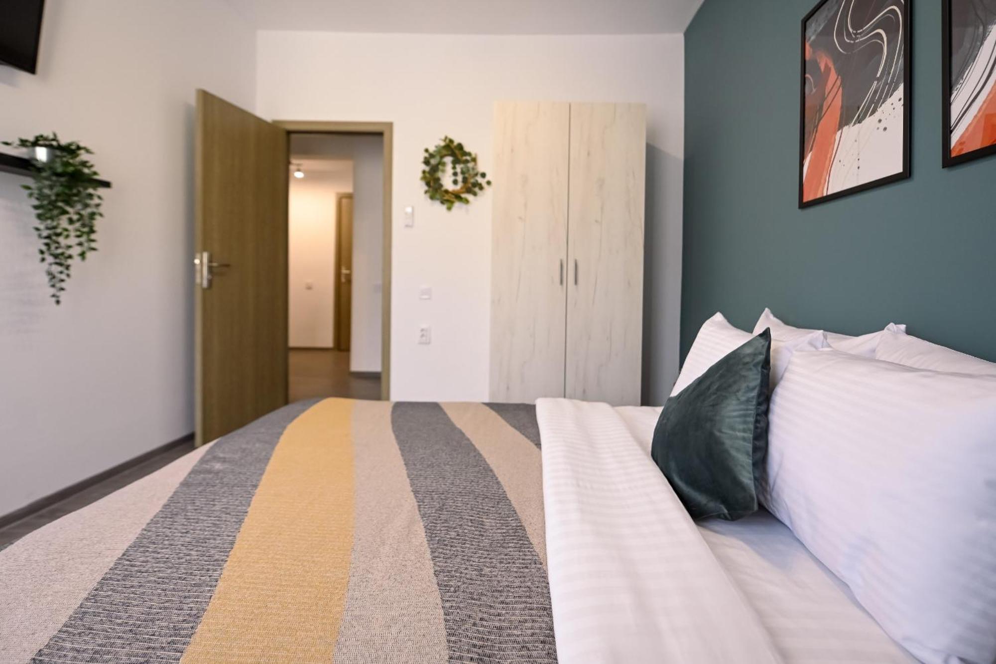 Old Town Charm - Modern & Comfortable Accommodation In The Heart Of The City Boekarest Buitenkant foto