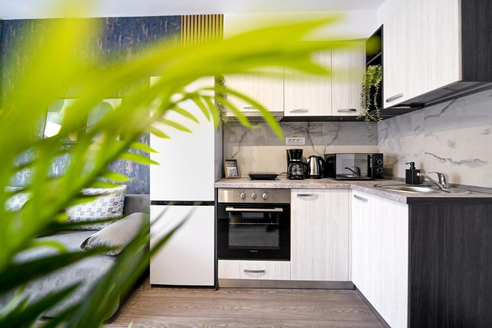 Old Town Charm - Modern & Comfortable Accommodation In The Heart Of The City Boekarest Buitenkant foto