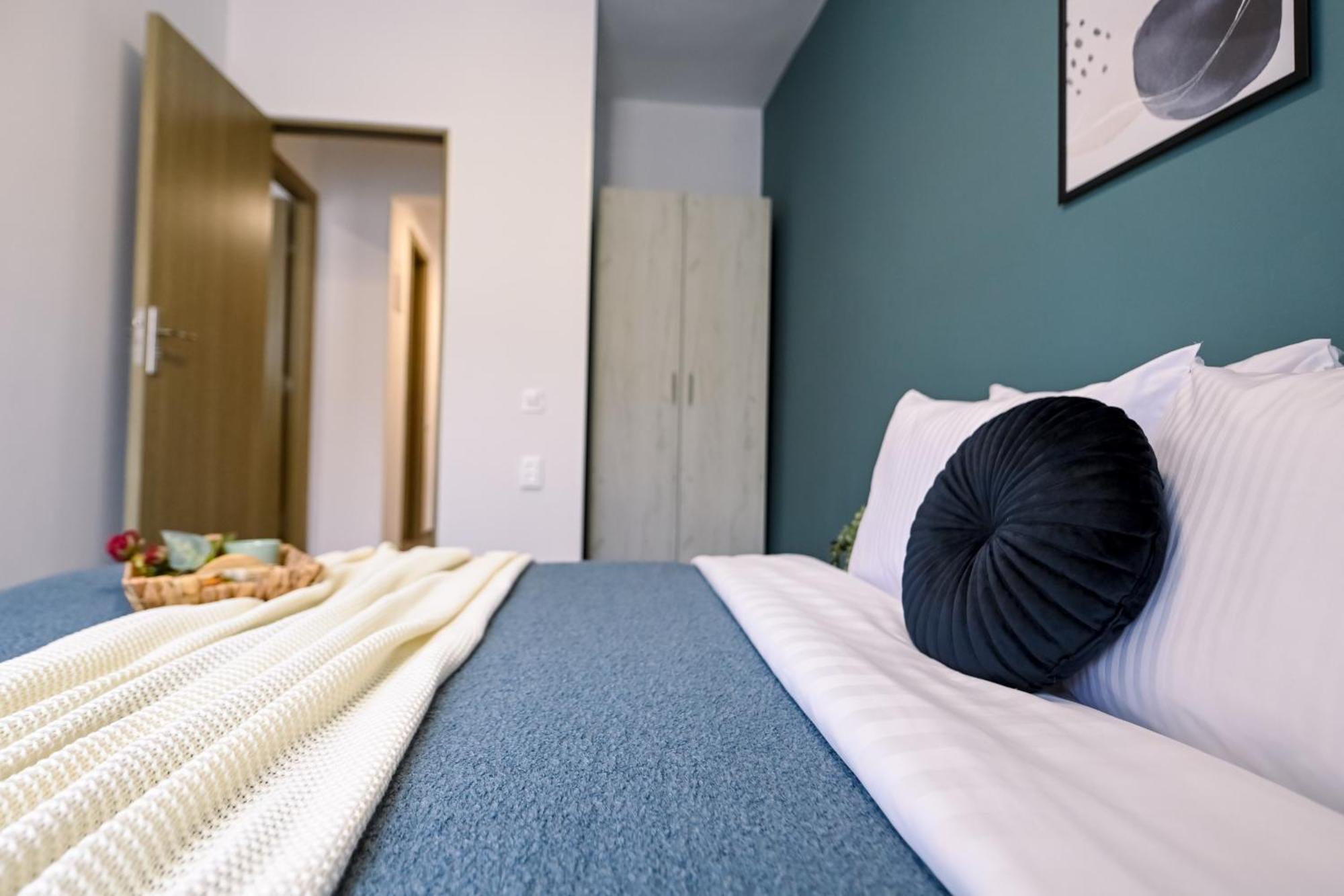 Old Town Charm - Modern & Comfortable Accommodation In The Heart Of The City Boekarest Buitenkant foto