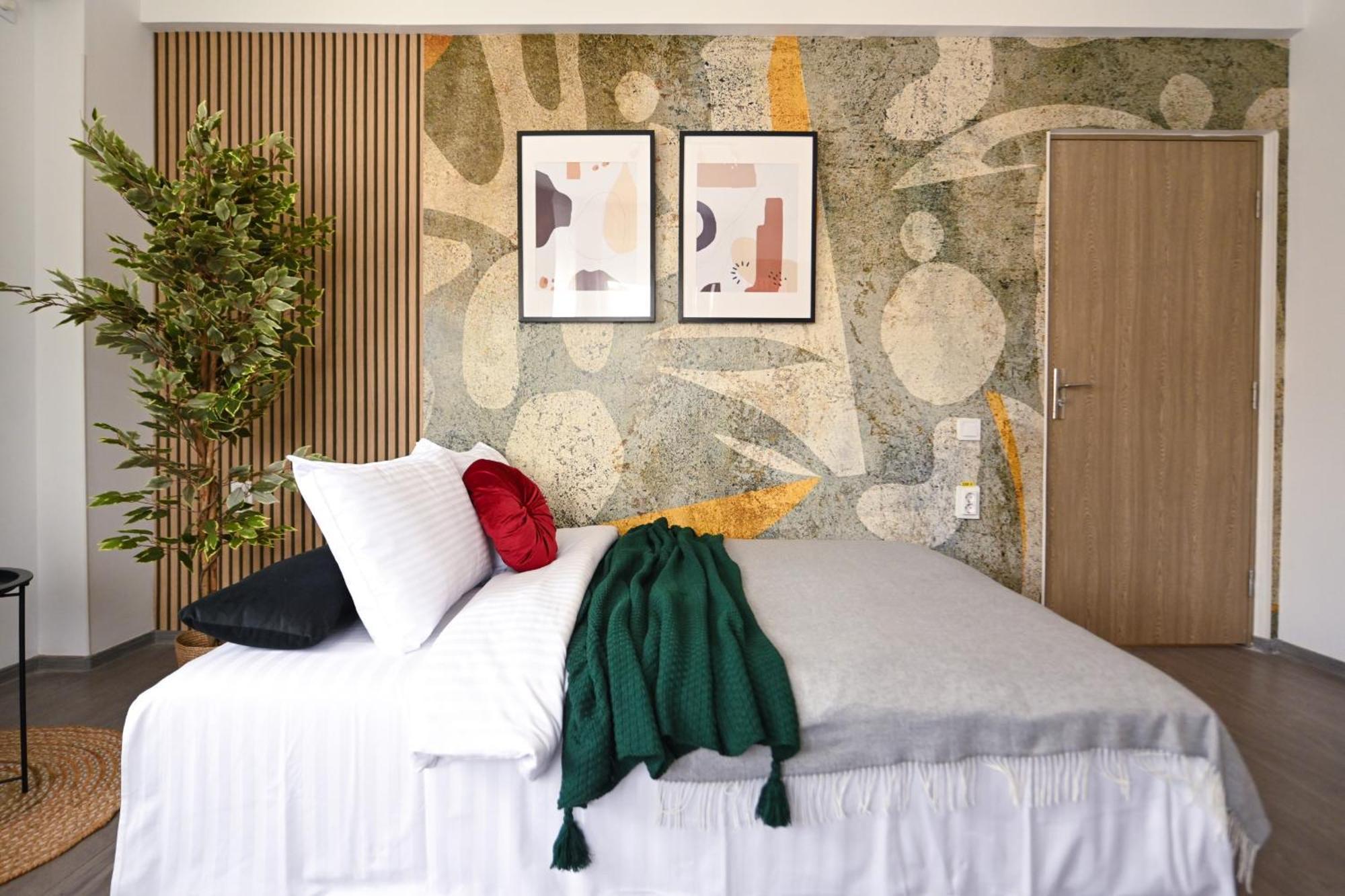 Old Town Charm - Modern & Comfortable Accommodation In The Heart Of The City Boekarest Buitenkant foto