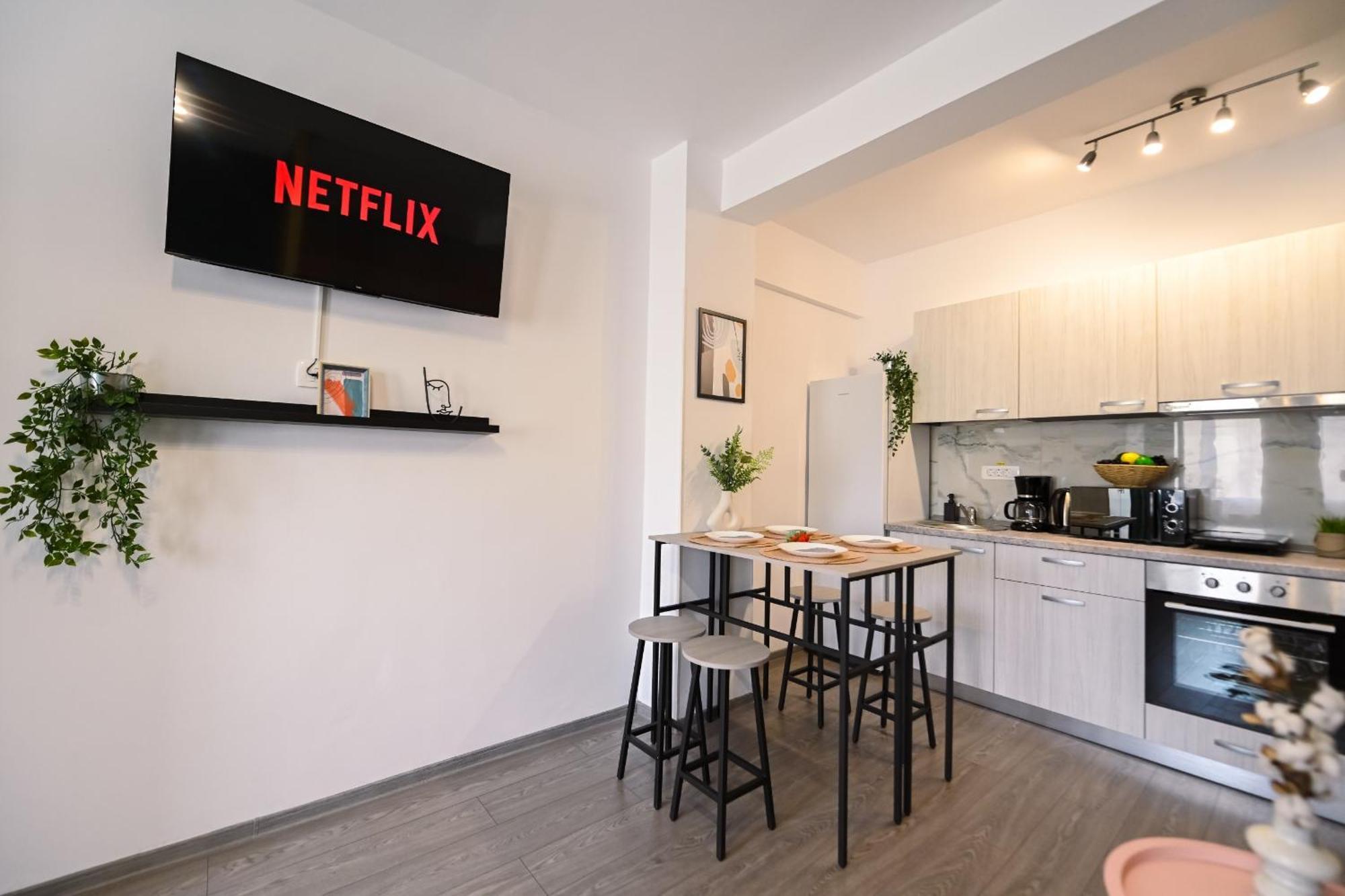 Old Town Charm - Modern & Comfortable Accommodation In The Heart Of The City Boekarest Buitenkant foto