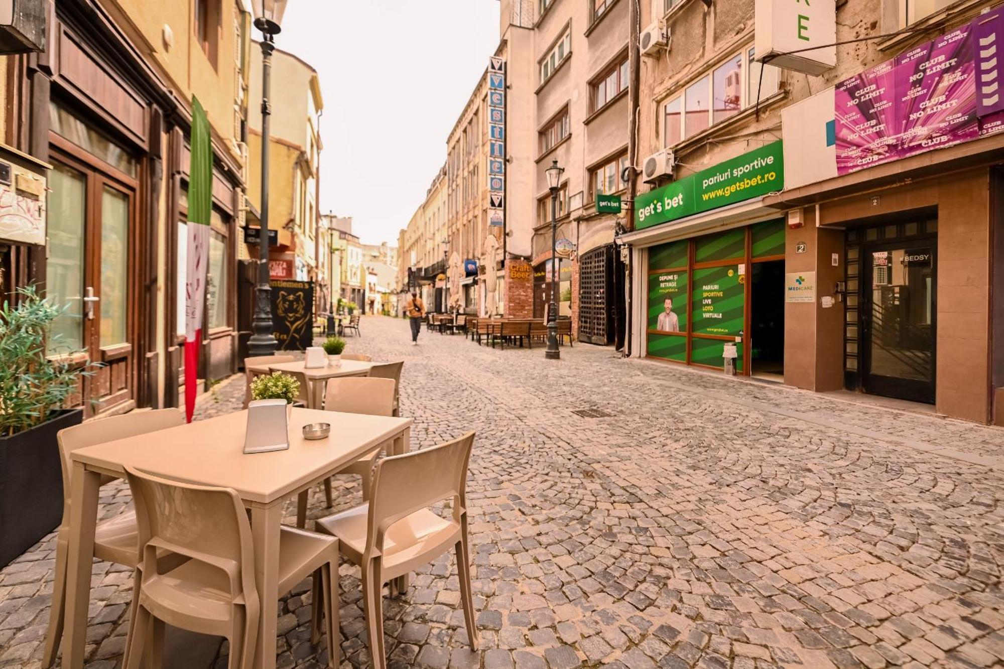 Old Town Charm - Modern & Comfortable Accommodation In The Heart Of The City Boekarest Buitenkant foto