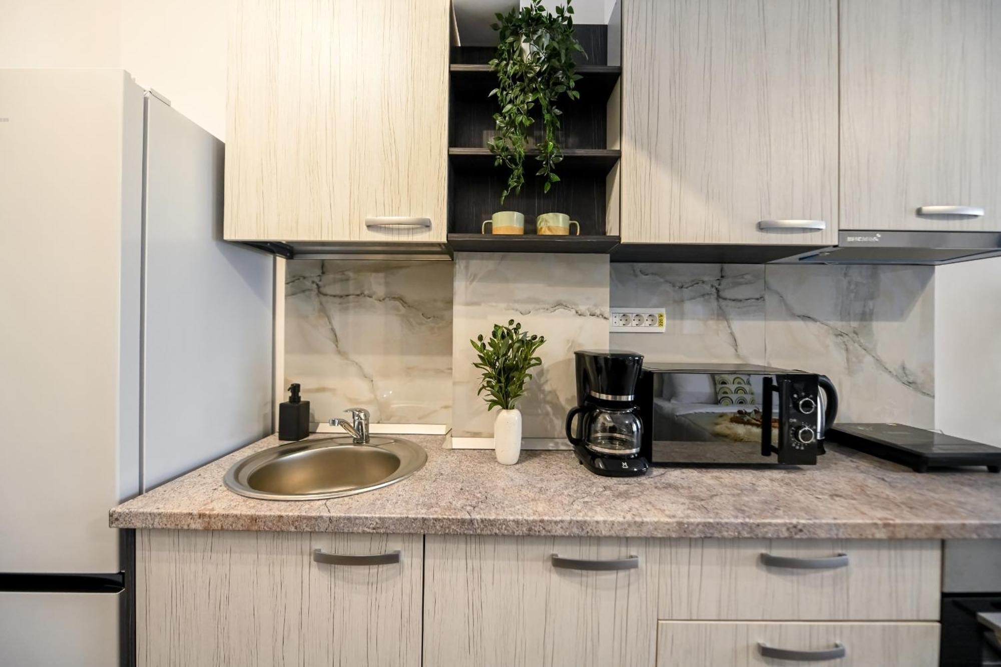 Old Town Charm - Modern & Comfortable Accommodation In The Heart Of The City Boekarest Buitenkant foto