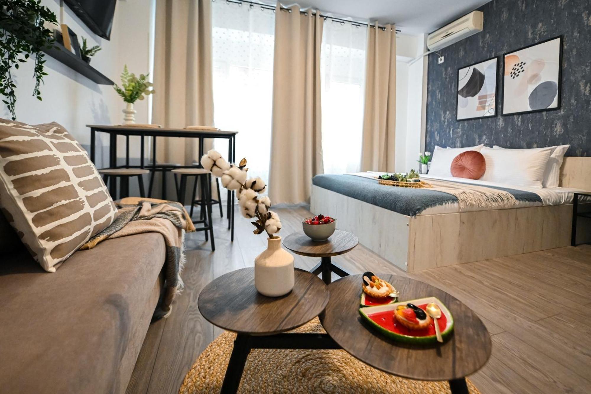 Old Town Charm - Modern & Comfortable Accommodation In The Heart Of The City Boekarest Buitenkant foto