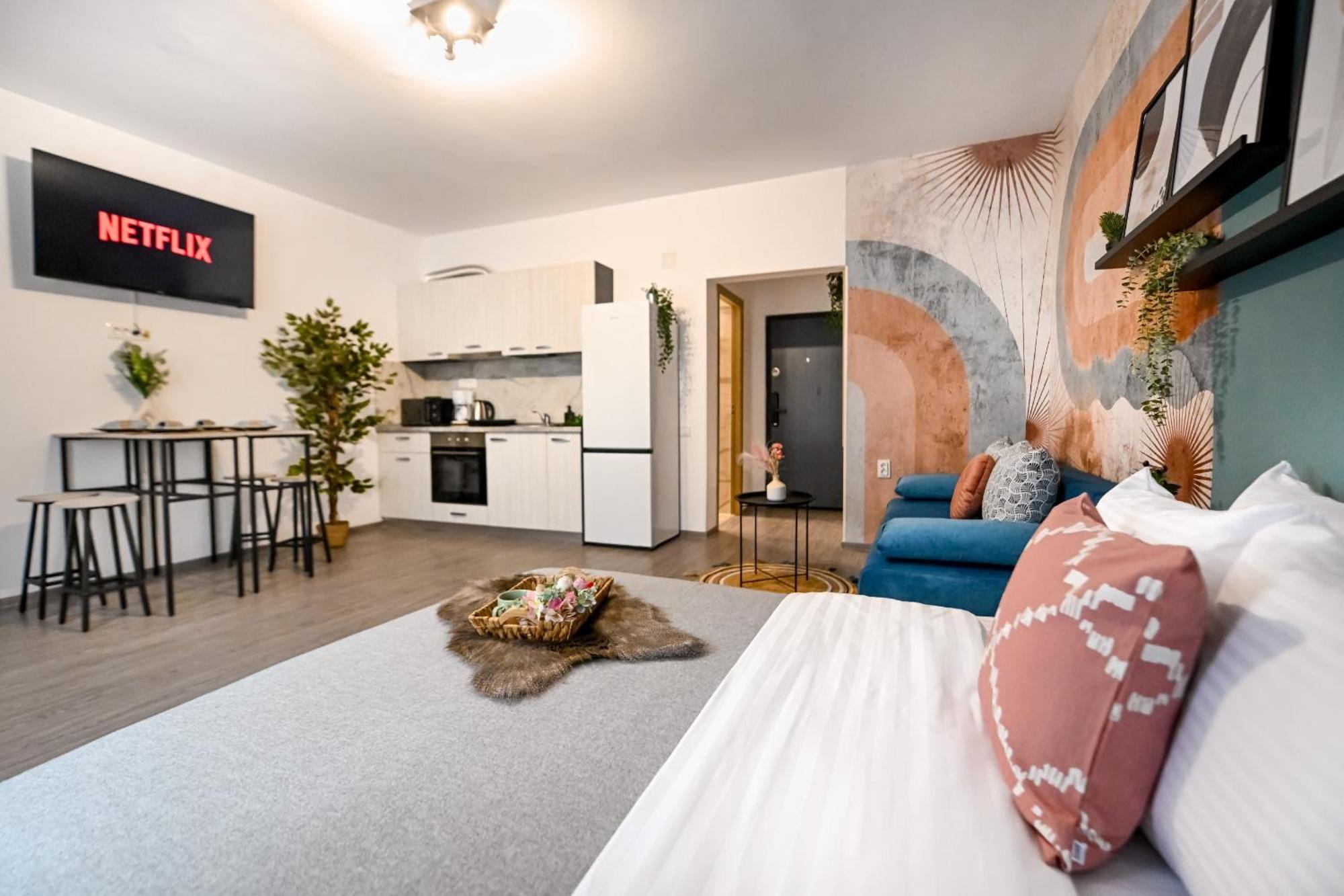 Old Town Charm - Modern & Comfortable Accommodation In The Heart Of The City Boekarest Buitenkant foto